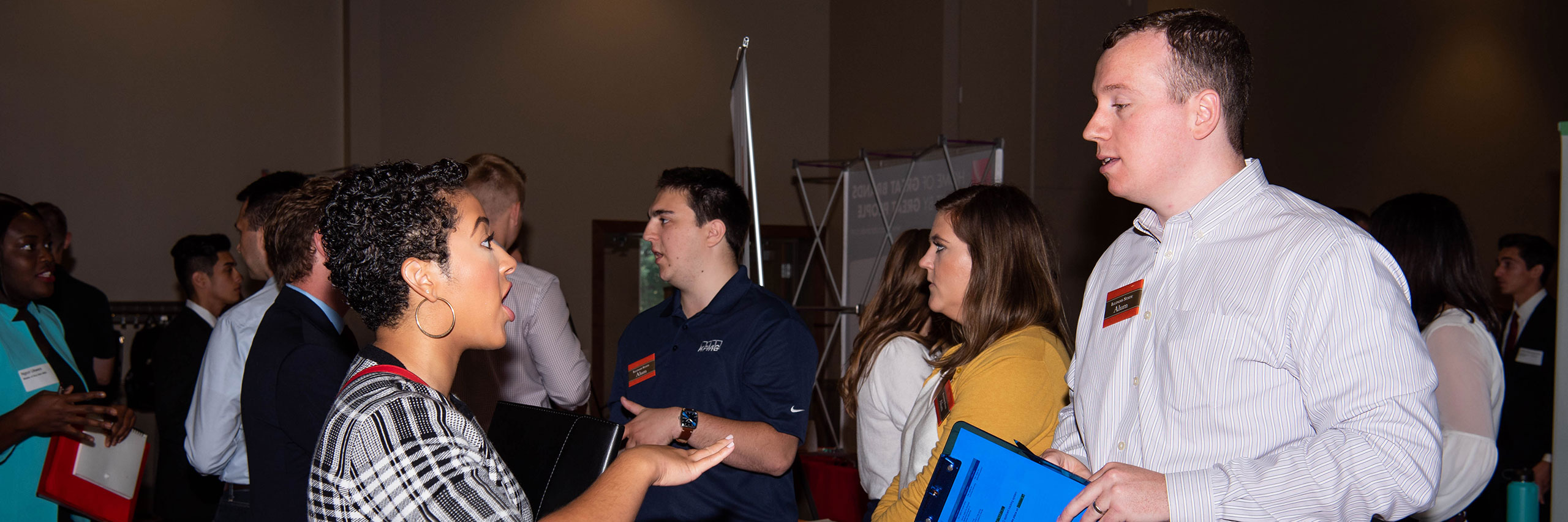 Student talking with a professional in a career fair